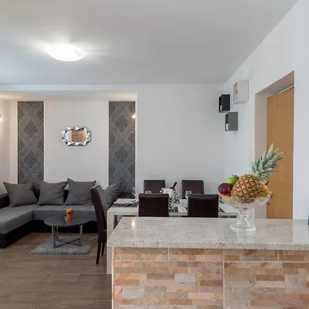 Apartment Anteo Free Parking Split Exterior photo