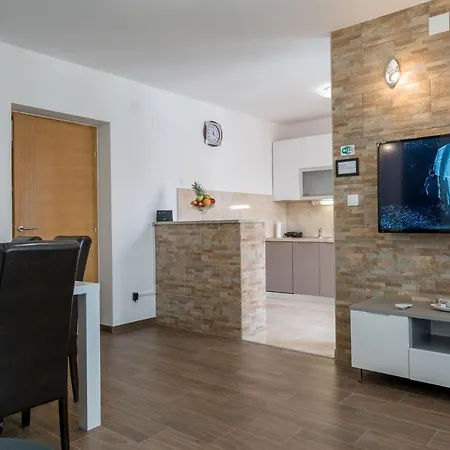 Apartment Anteo Free Parking Split Exterior photo