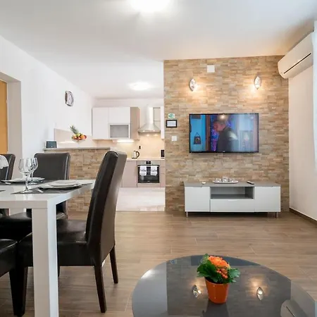 Apartment Anteo Free Parking Split Exterior photo