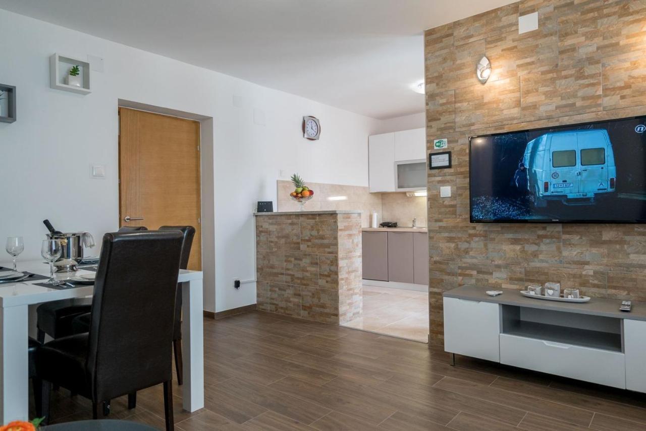 Anteo Free Parking Apartman *